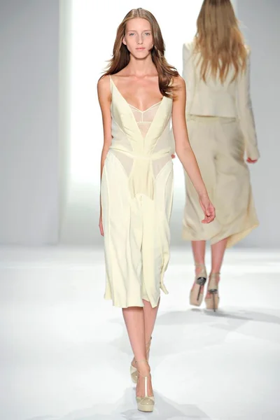 Look 17